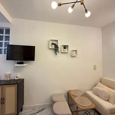 Apartment Charming Getaway In Le Marais - Oberkampf Working & Living Paris
