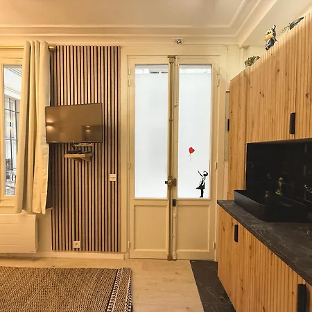 Charming Getaway In Le Marais - Oberkampf Working & Living Apartment *