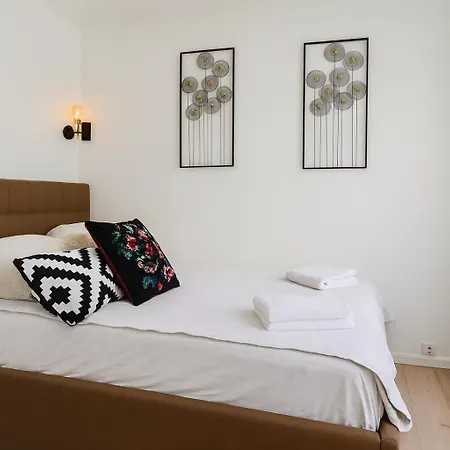 Charming Getaway In Le Marais - Oberkampf Working & Living Apartment